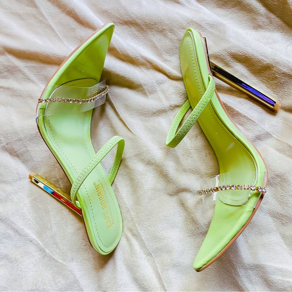 Cape Robbin Green Heels